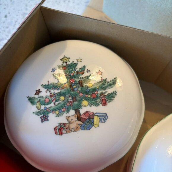 Nikko Christmastime Pair of Covered Bon Bon Dishes Trinket 4" VTG Tree Japan - Picture 2 of 6